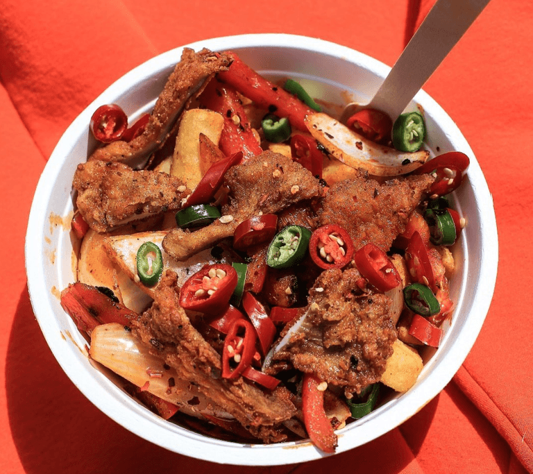 This Vegan Food Stall Serves A ‘Vegan Spice Bag’ And It Looks INSANE This Vegan Food Stall Serves A ‘Vegan Spice Bag’ And It Looks INSANE