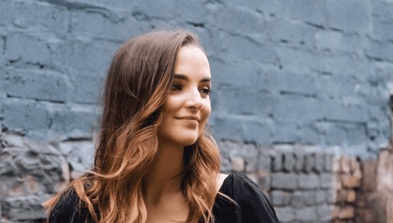 Niamh O’Sullivan celebrates the Smirnoff Seltzer Summer Sound Series and gives us her ultimate soundtrack