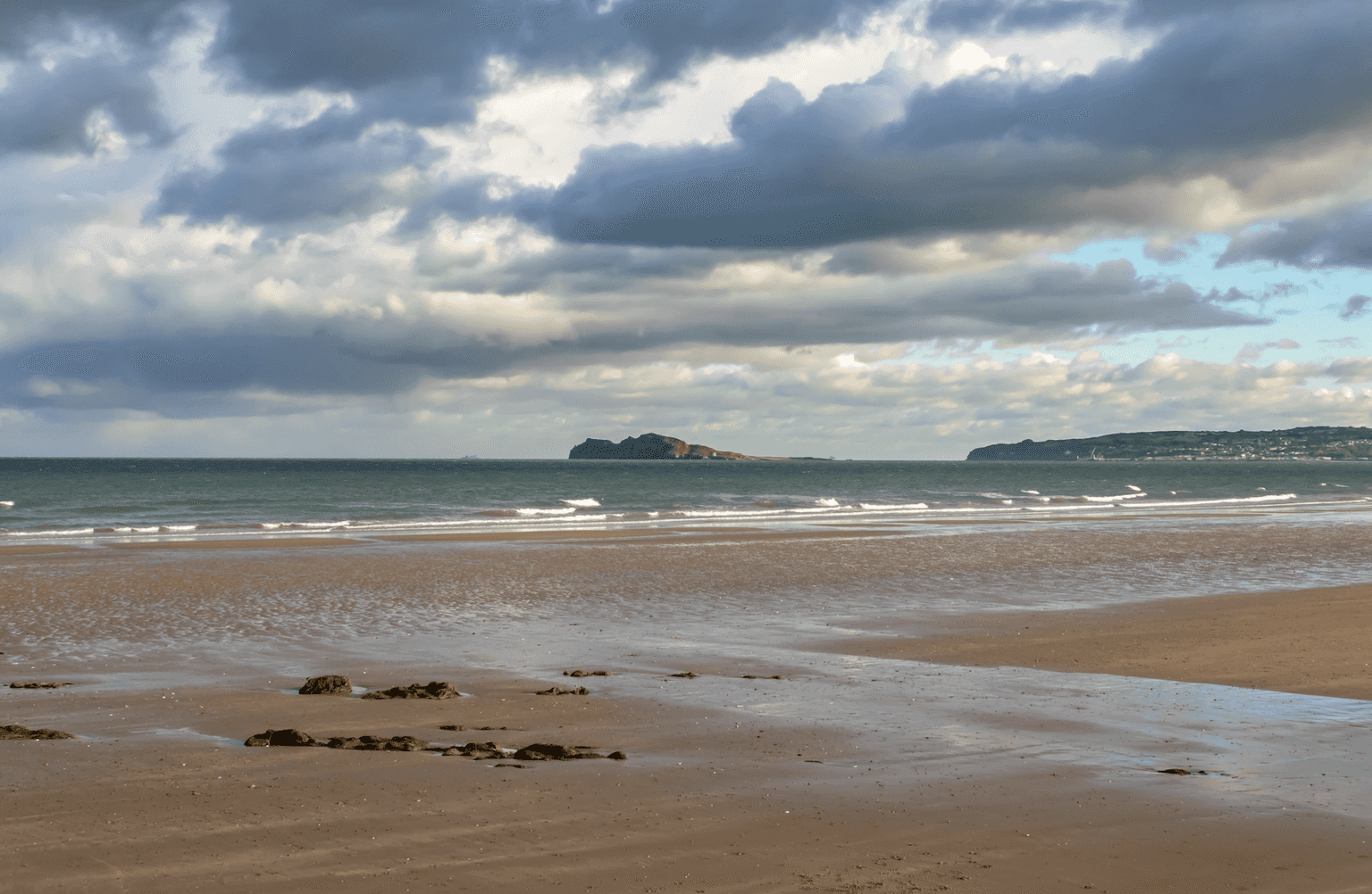 Temporary swimming ban issued for this Dublin beach