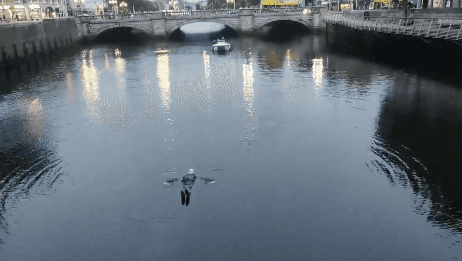 WATCH: A man was spotted paddling down the Liffey this morning and now we know why