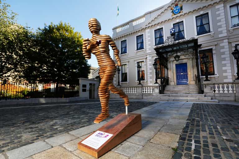 Vhi has launched the Virtual Women’s Mini Marathon with a wonderful statue outside the Mansion House