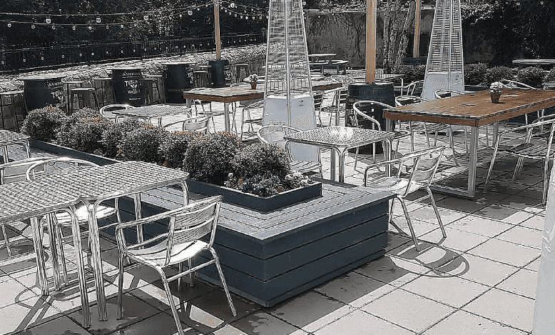Publicans call on Government to abolish the 15-person outdoor dining limit