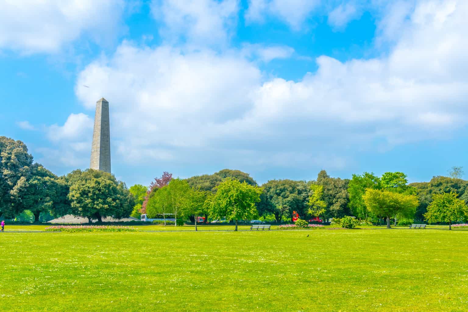 A TD has called for additional public toilets to be placed in the Phoenix Park
