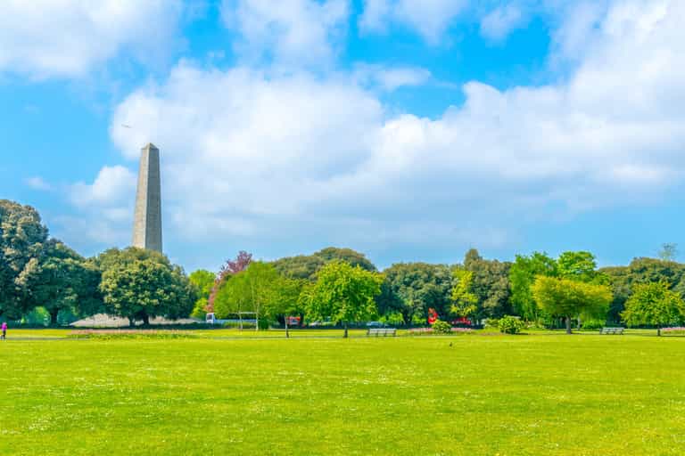 A TD has called for additional public toilets to be placed in the Phoenix Park