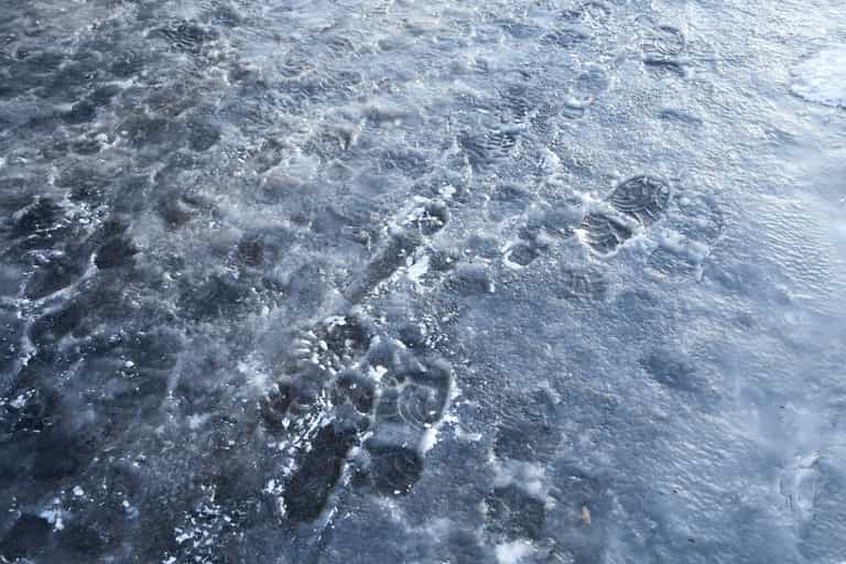 Dublin councillor says ‘treacherous’ footpaths need to be gritted urgently