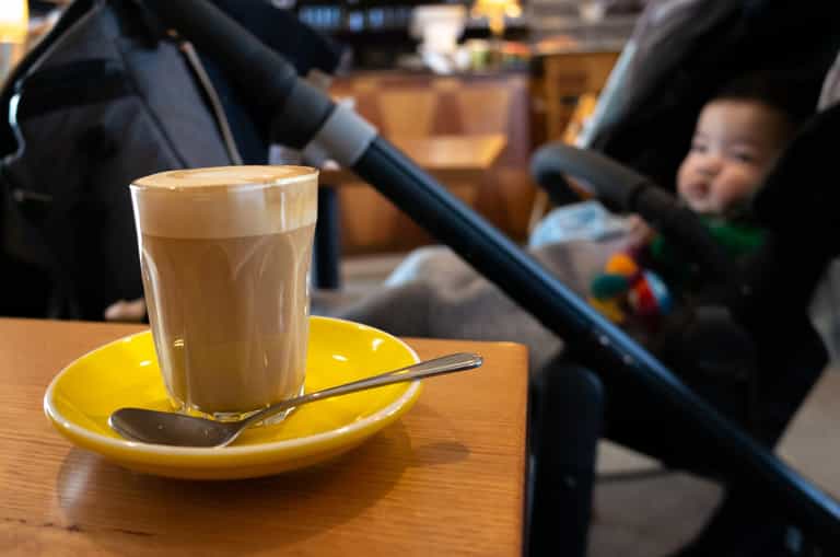 Parent believes it’s “selfish” to let children cry in restaurants