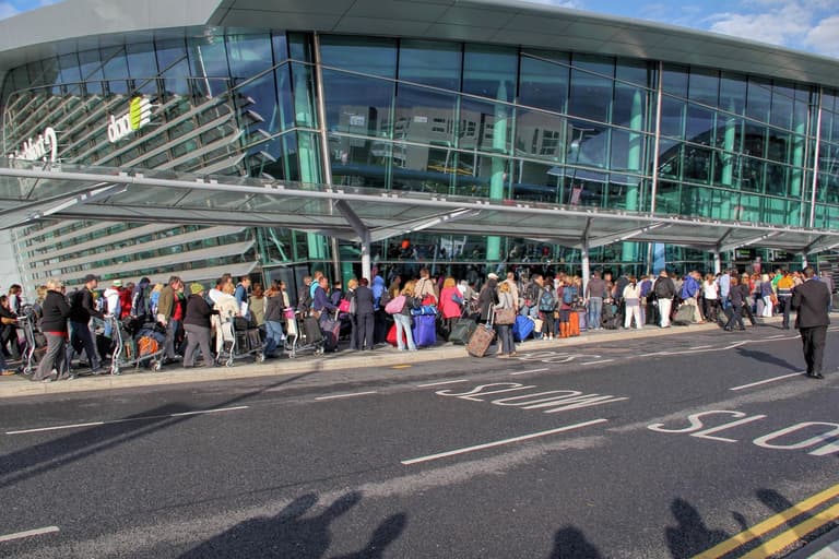 Queues at Dublin Airport cause more than 1,000 people to miss flights on Sunday