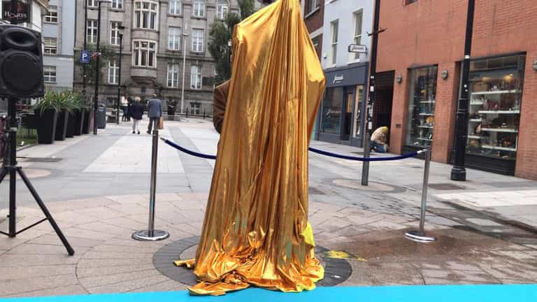 Duncan From Blue Came To Dublin Today To Unveil A Statue… Of Himself Duncan From Blue Came To Dublin Today To Unveil A Statue… Of Himself