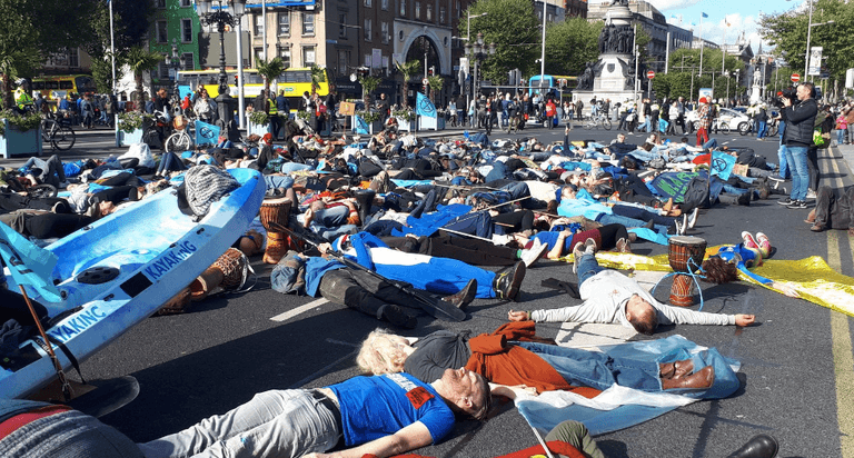 PICS: Extinction Rebellion Staged A ‘Die-In’ On O’Connell Bridge This Afternoon PICS: Extinction Rebellion Staged A ‘Die-In’ On O’Connell Bridge This Afternoon