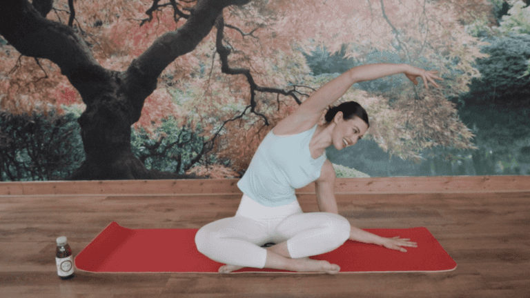 Here’s a quick pilates routine to do when taking a break from your desk Here’s a quick pilates routine to do when taking a break from your desk