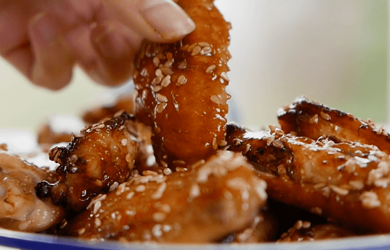 How to make delicious honey glazed wings at home How to make delicious honey glazed wings at home