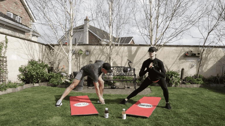 Here’s a class couple’s workout you can do at home with bae Here’s a class couple’s workout you can do at home with bae