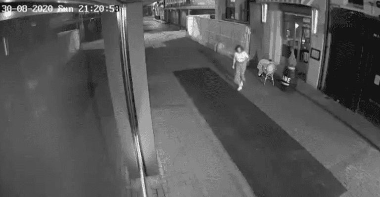 WATCH: CCTV footage captures ‘Dancing Queen’ giving it her all outside Dublin restaurant WATCH: CCTV footage captures ‘Dancing Queen’ giving it her all outside Dublin restaurant