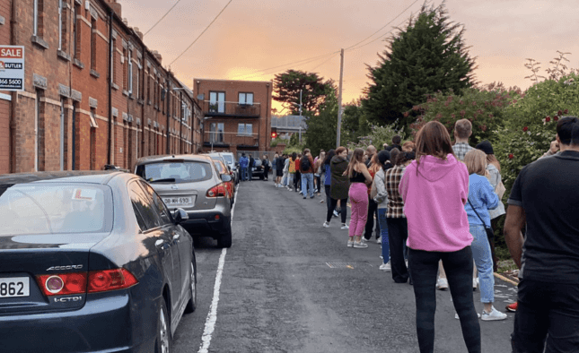 ‘Over 100 people’ spotted queueing for a rental house viewing in Drumcondra ‘Over 100 people’ spotted queueing for a rental house viewing in Drumcondra