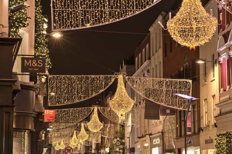 Grafton Street welcomes the return of the Christmas lights Grafton Street welcomes the return of the Christmas lights