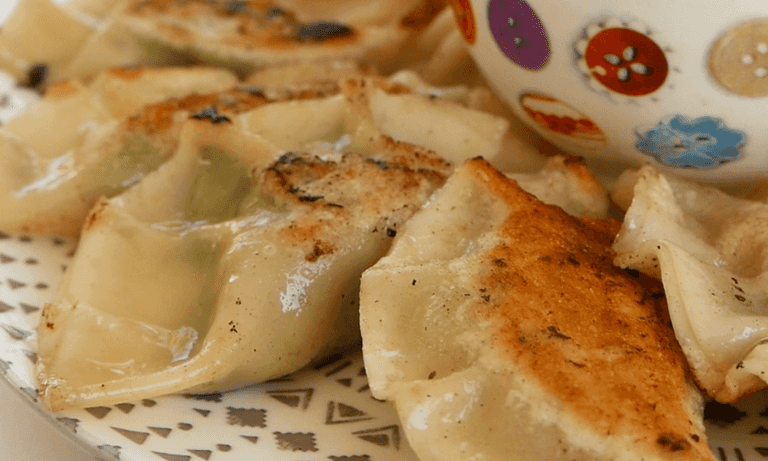 Making delicious dumplings at home is actually pretty easy Making delicious dumplings at home is actually pretty easy