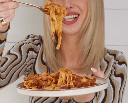 2 for €10: Simple slowcooker beef ragu tagliatelle with cheesy garlic bread 2 for €10: Simple slowcooker beef ragu tagliatelle with cheesy garlic bread