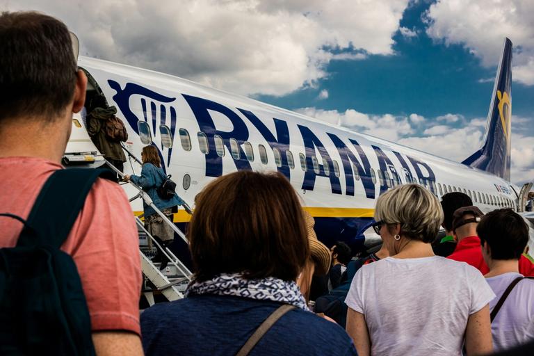 Ryanair announce they’ll now be serving cocktails on flights with Michael O’Leary-approved prices Ryanair announce they’ll now be serving cocktails on flights with Michael O’Leary-approved prices