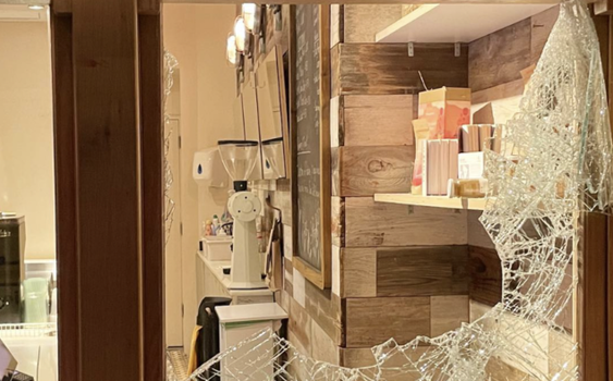 industry & co café break-in